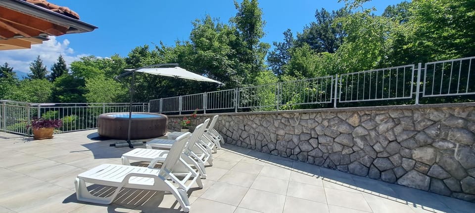 House Tia with Jacuzzi and BBQ in a Green Oasis Villa in Primorje-Gorski Kotar County