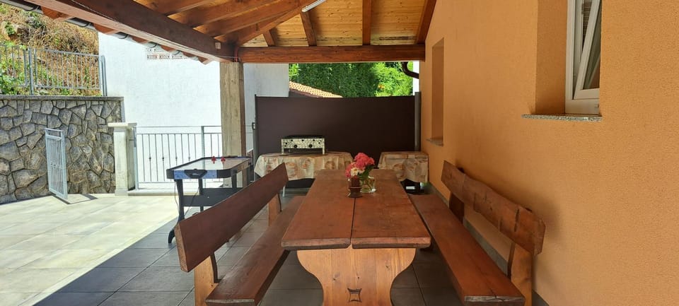 House Tia with Jacuzzi and BBQ in a Green Oasis Villa in Primorje-Gorski Kotar County