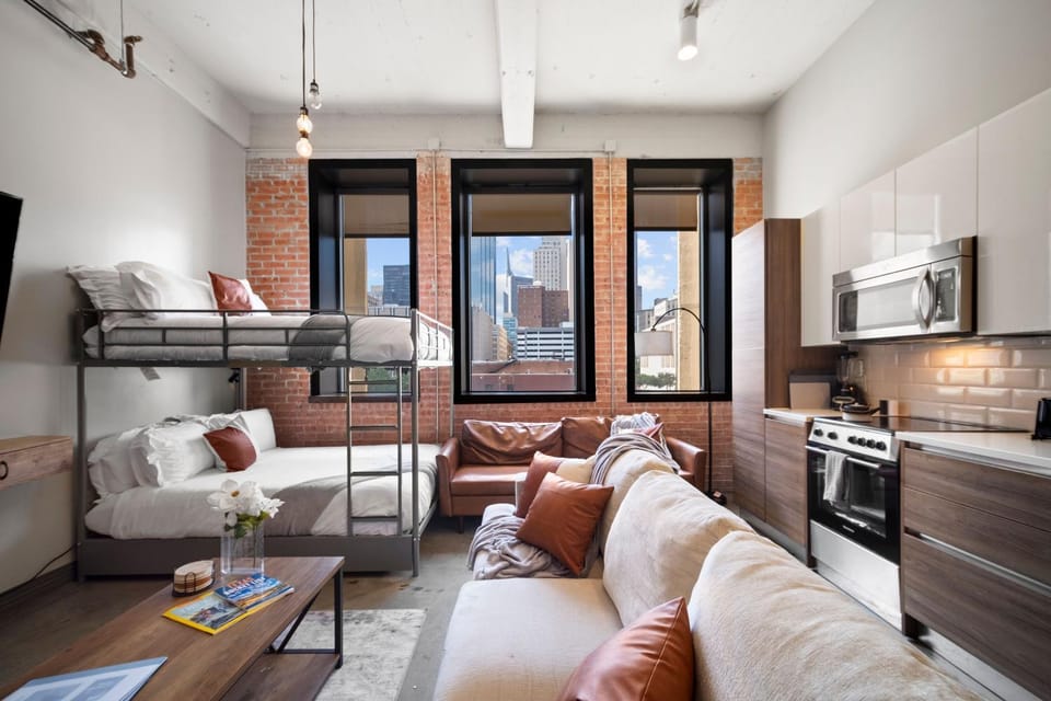 Bed, Kitchen or kitchenette, Living room, Seating area