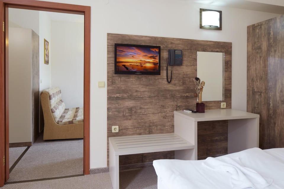 Communal lounge/ TV room