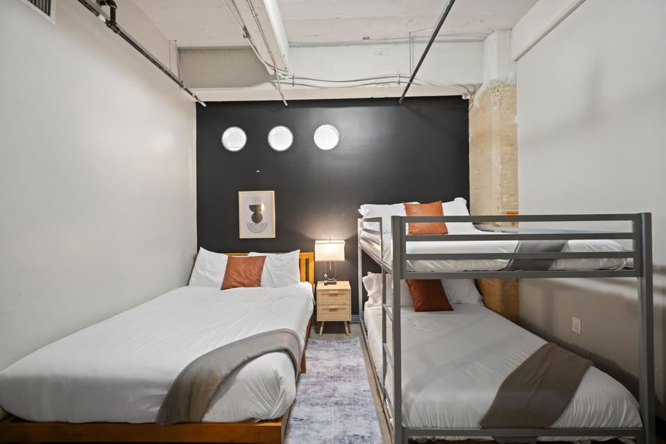 Bed, Photo of the whole room, Seating area, Bedroom, bunk bed