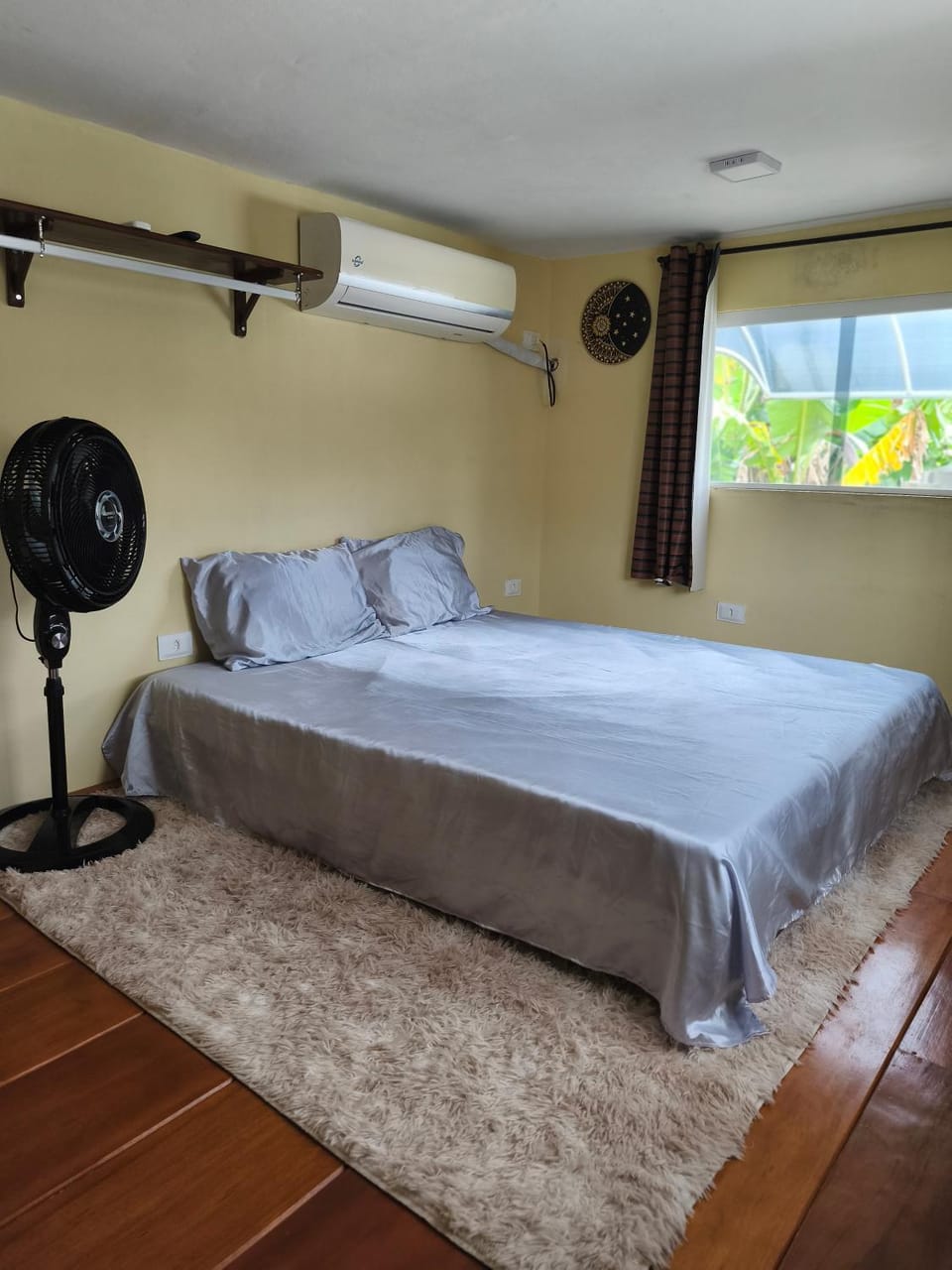 Bed, Bedroom, air conditioner
