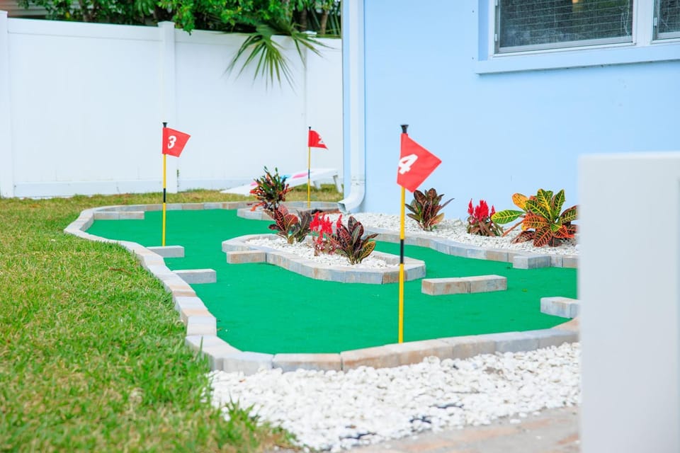Playcation Putt Putt Pool Tiki Bar Game Room House in Largo