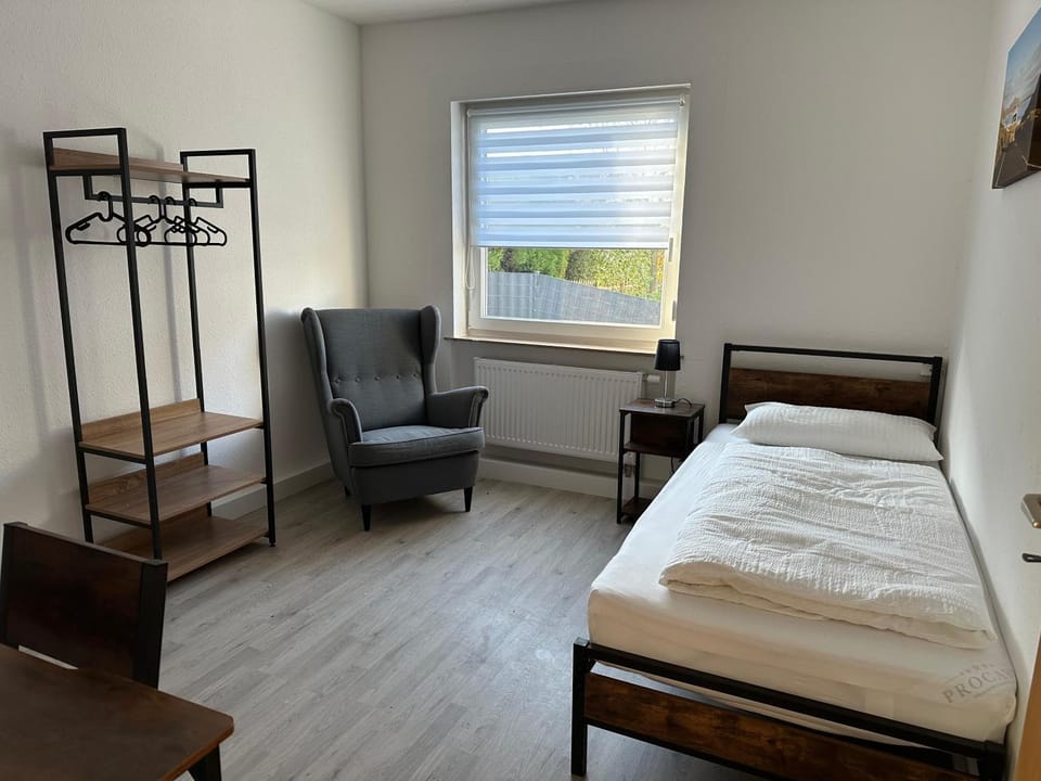 Bed, Photo of the whole room, Seating area, Bedroom