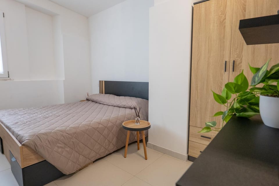 Bed, Photo of the whole room, Bedroom, wardrobe