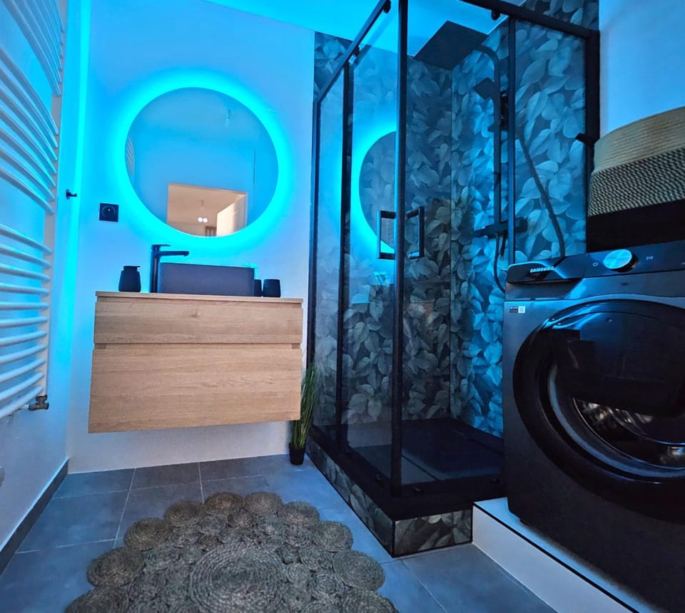 Shower, Bathroom