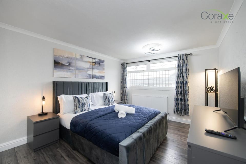 Bed, Photo of the whole room, Bedroom