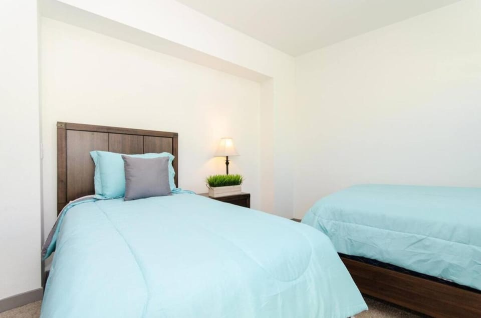 Charming 3 Bedroom Apartment with Pool Near San Diego Convention Center Apartment in San Diego