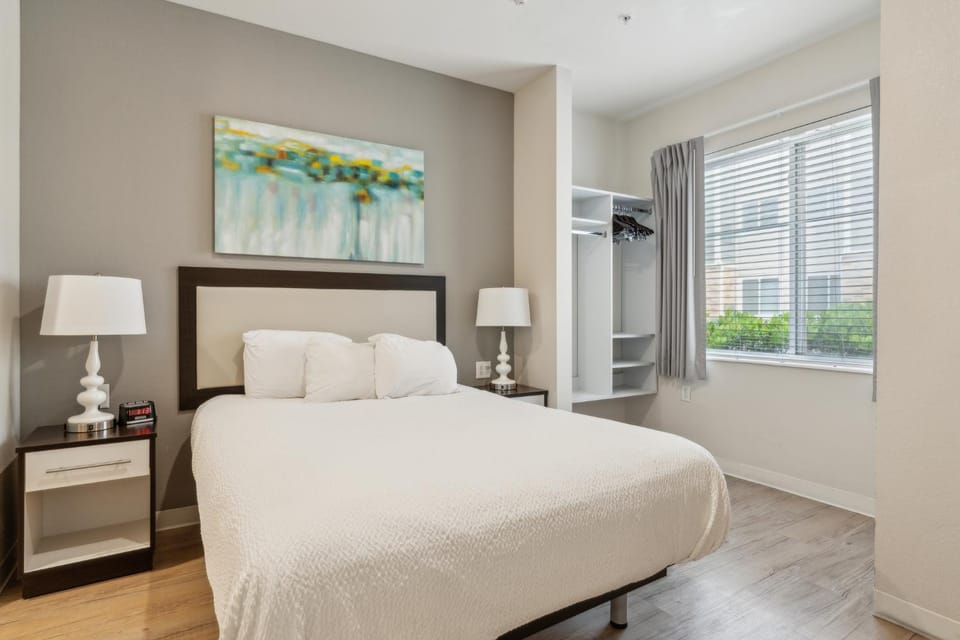 Simplicity At the Rim 1117 I Spacious 1 Bed 1 Bth Apartment in San Antonio