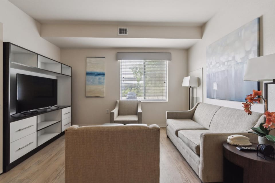 Simplicity At the Rim 1118 I Comfy 3 Bed 2 Bath Apartment in San Antonio