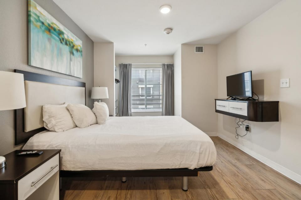 Simplicity At the Rim 1317 I Comfy 1 Bed 1 Bath Apartment in San Antonio