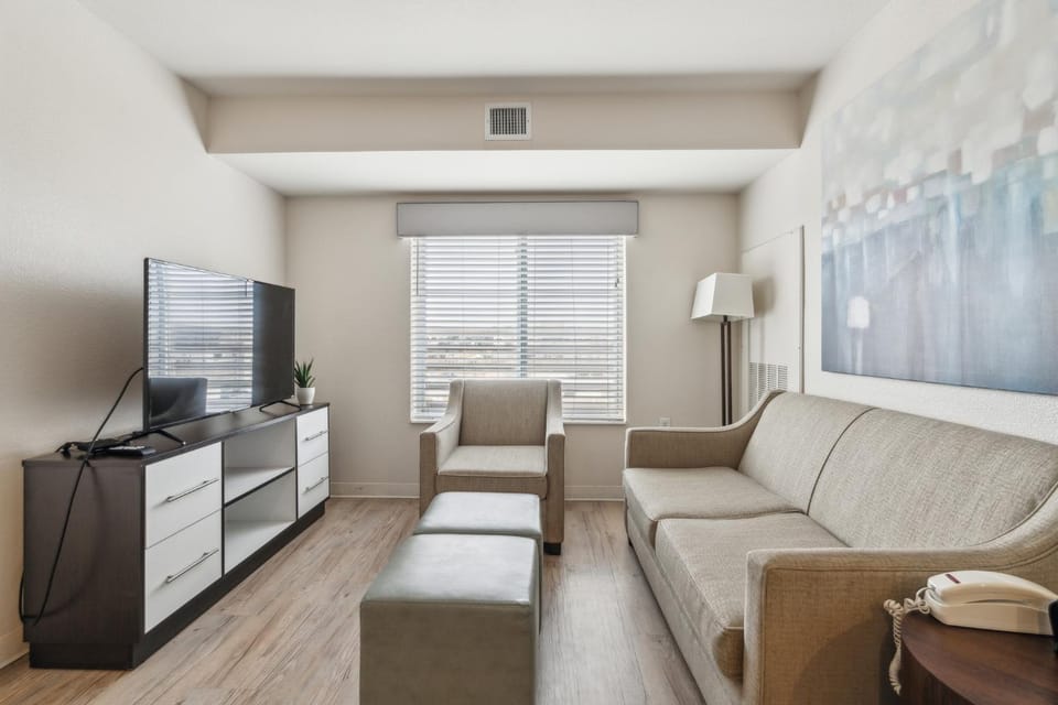 Simplicity At the Rim 1404 I Comfy 2 Bed 2 Bath Apartment in San Antonio