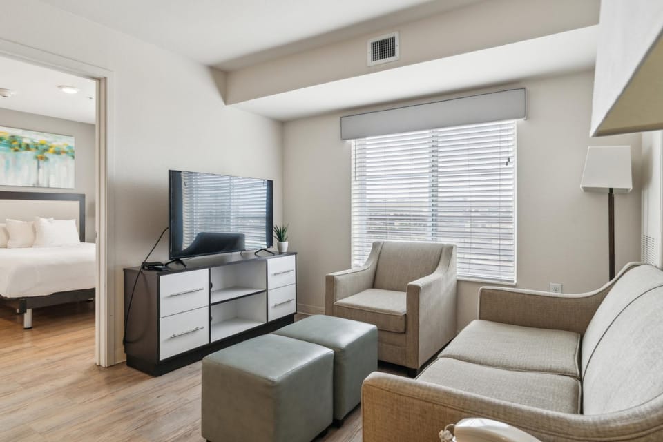 Simplicity At the Rim 1404 I Comfy 2 Bed 2 Bath Apartment in San Antonio