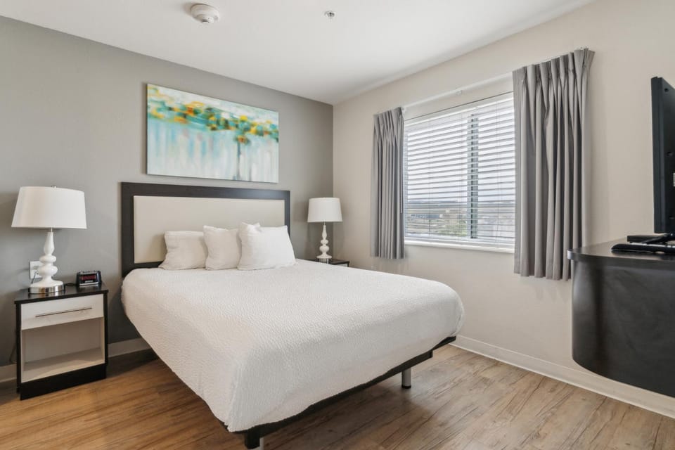 Simplicity At the Rim 1404 I Comfy 2 Bed 2 Bath Apartment in San Antonio