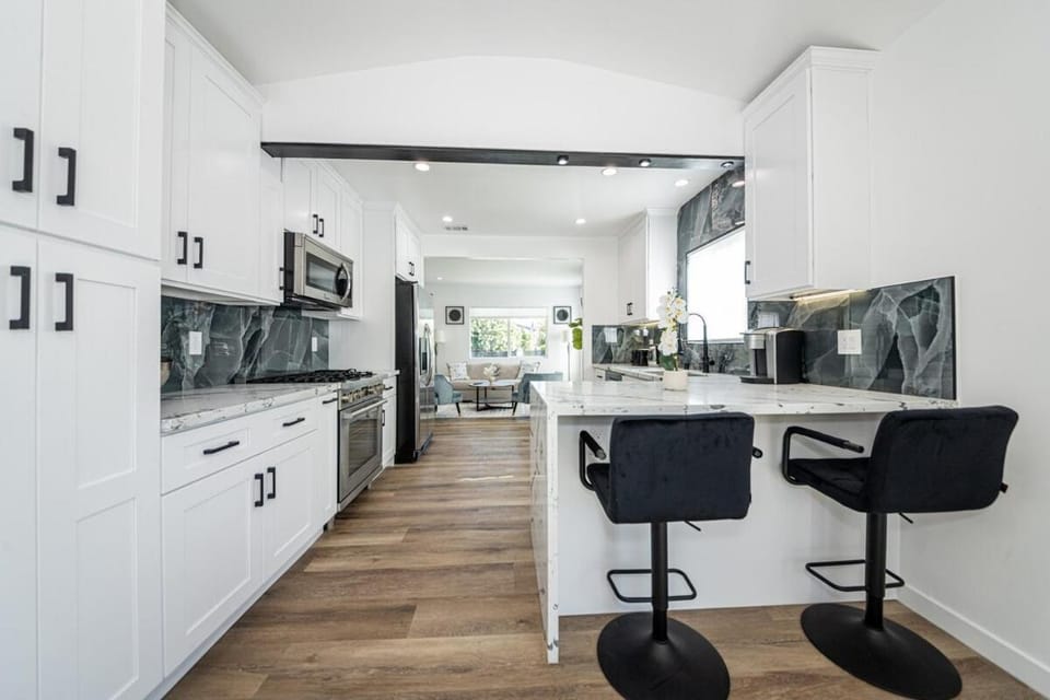 Gated Private Home next to Universal Studios Villa in Sherman Oaks