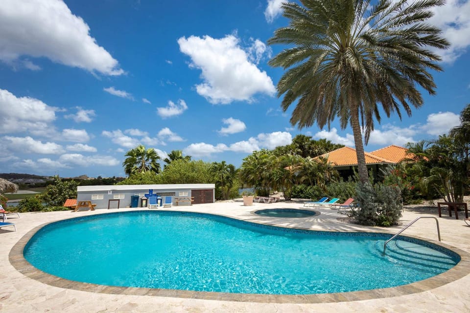 Blue Bay Hideaway - Just Steps from the Beach House in Sint Michiel