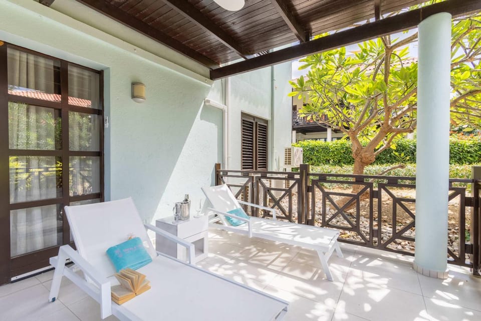 Blue Bay Hideaway - Just Steps from the Beach House in Sint Michiel