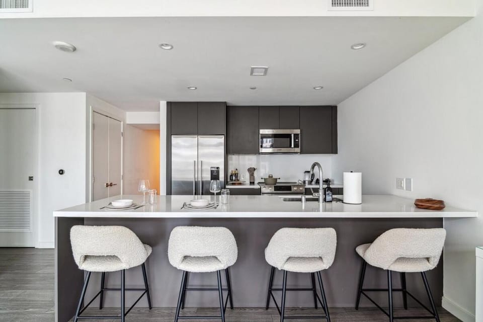 Luxury DTLA 1BR apt with Pool, Gym, Cinema & Parking Apartment in Los Angeles