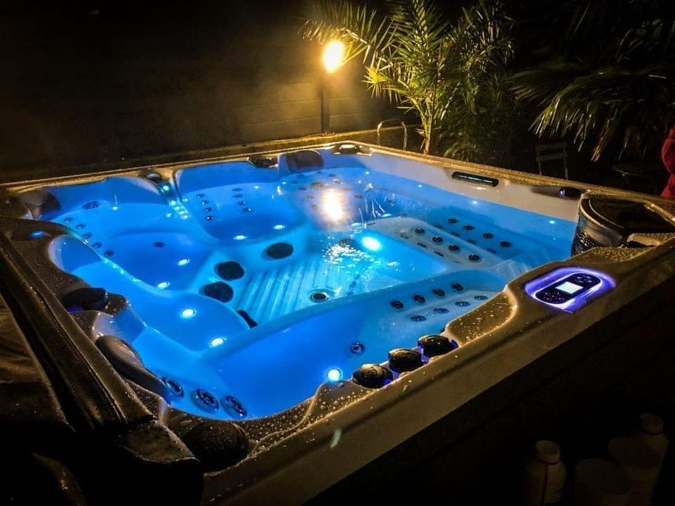 L'instant Bohème -4 personnes Jacuzzi et plages à 15 minutes House in Mauguio