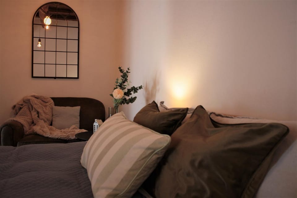 Seating area, Bedroom
