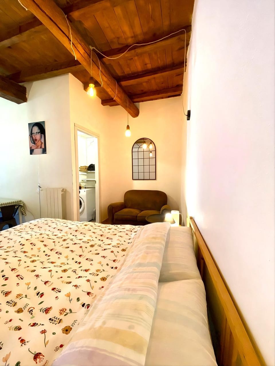 Bed, Decorative detail, Bedroom, laundry, washing machine