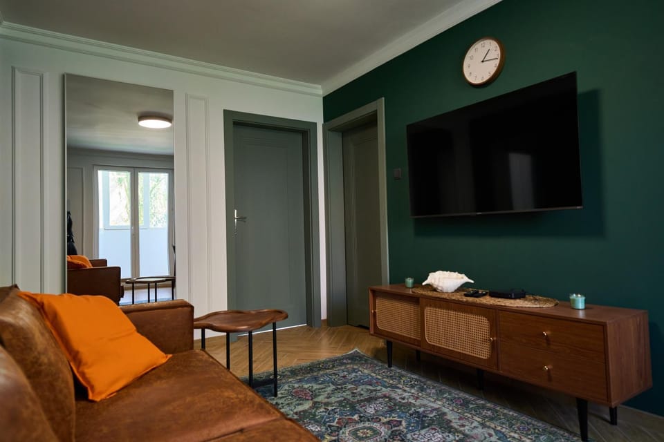 TV and multimedia, Living room, Seating area