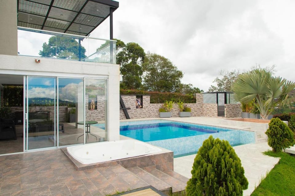 Hot Tub, Swimming pool