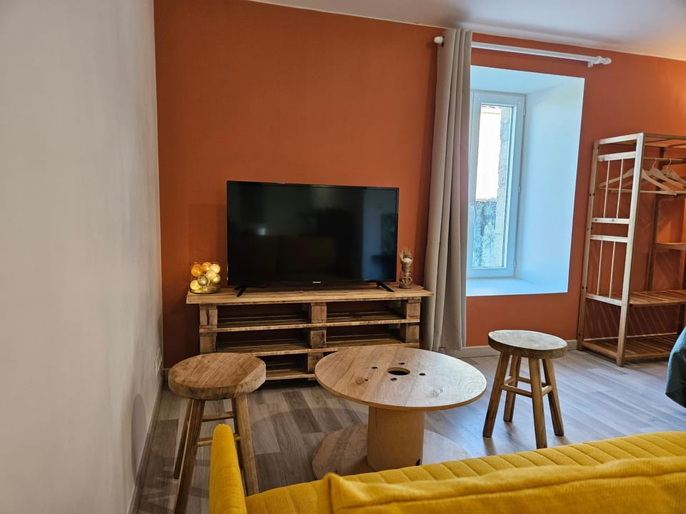 Communal lounge/ TV room, TV and multimedia, Living room