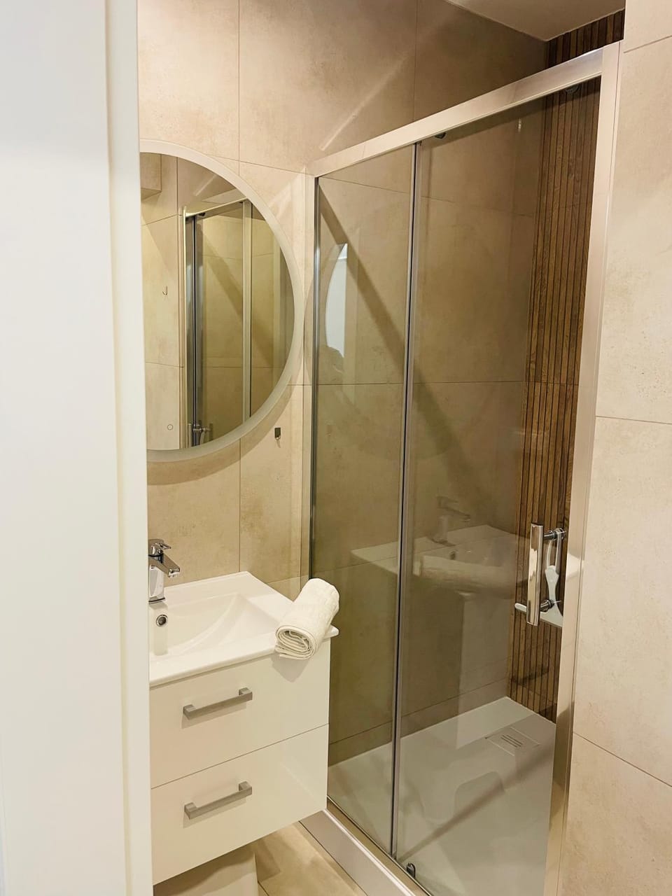 Shower, Bathroom, towels