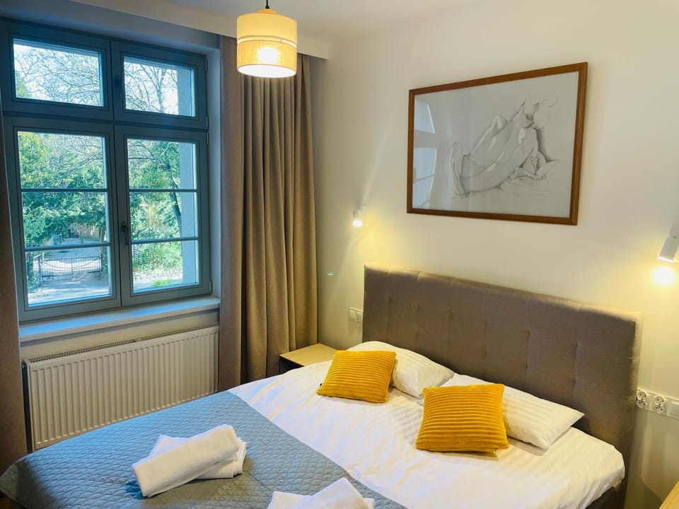 Bed, Photo of the whole room, Bedroom, internet, towels