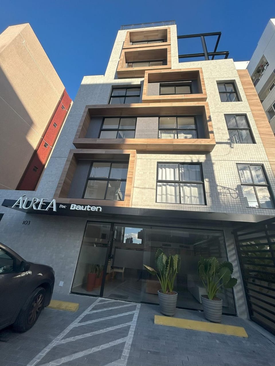 Facade/entrance