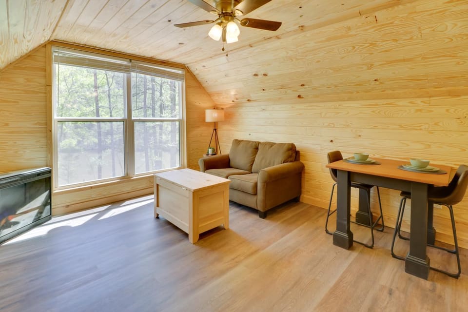 Cabin w/ Lake Access Near Talladega Nat'l Forest Cabin in Alabama