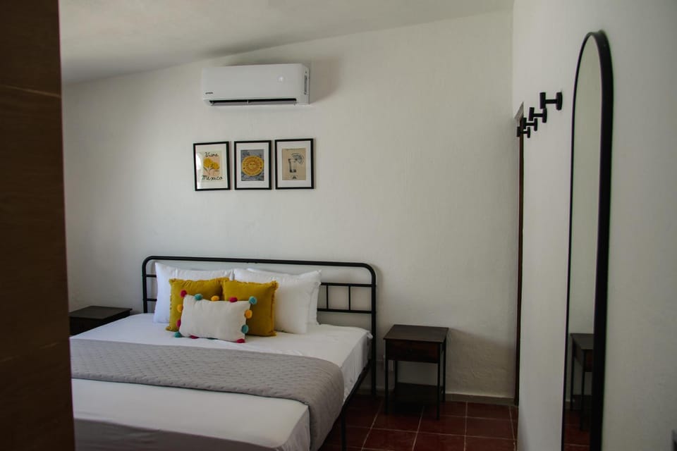 Bed, Photo of the whole room, Bedroom, air conditioner