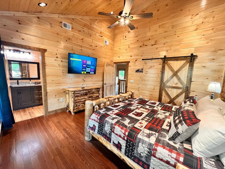 Bed, Bathroom, TV and multimedia, Bedroom