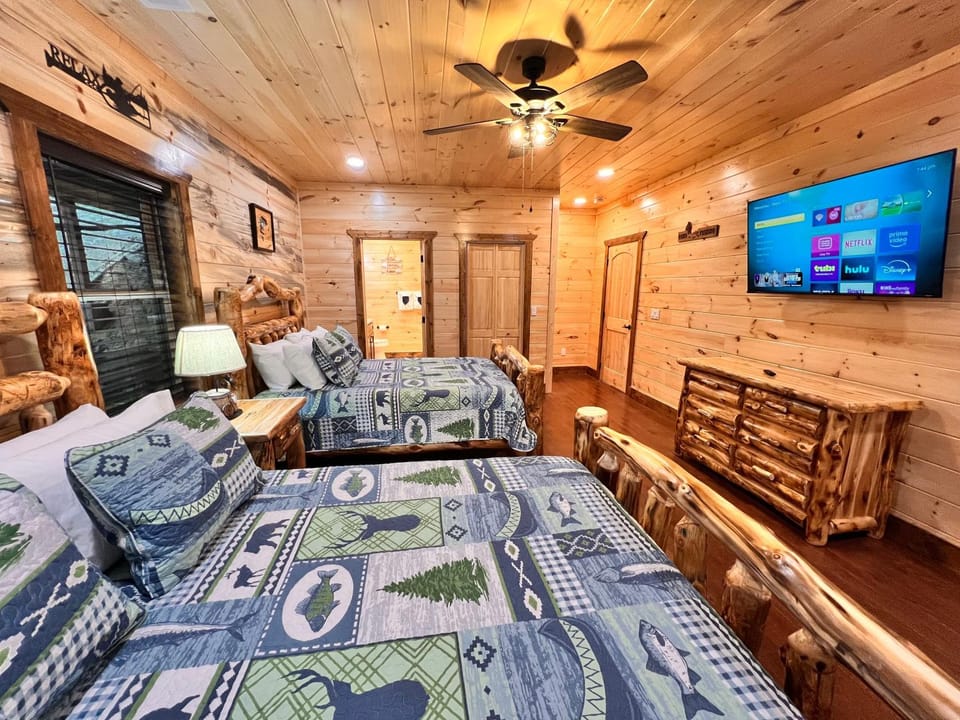Bathroom, TV and multimedia, Bedroom