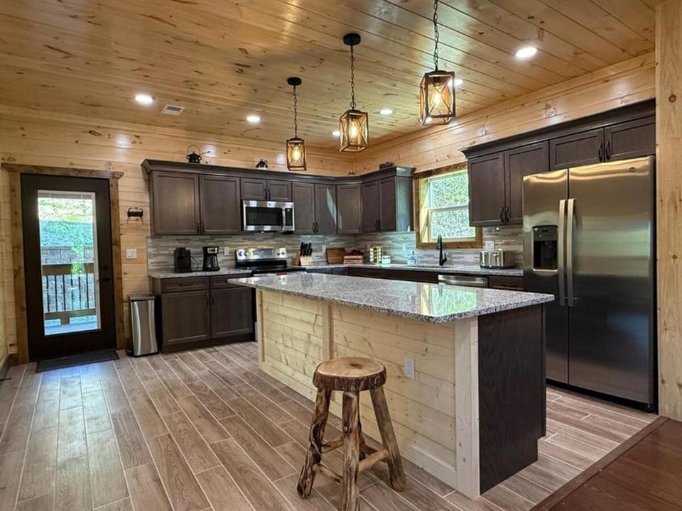 Coffee/tea facilities, Kitchen or kitchenette, dishwasher, microwave, oven, toaster