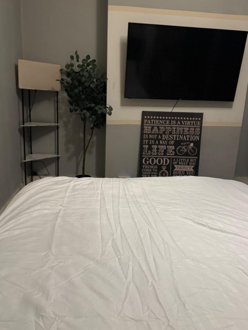 Cozy Central 1 Min to Tube Apartment in Scotland