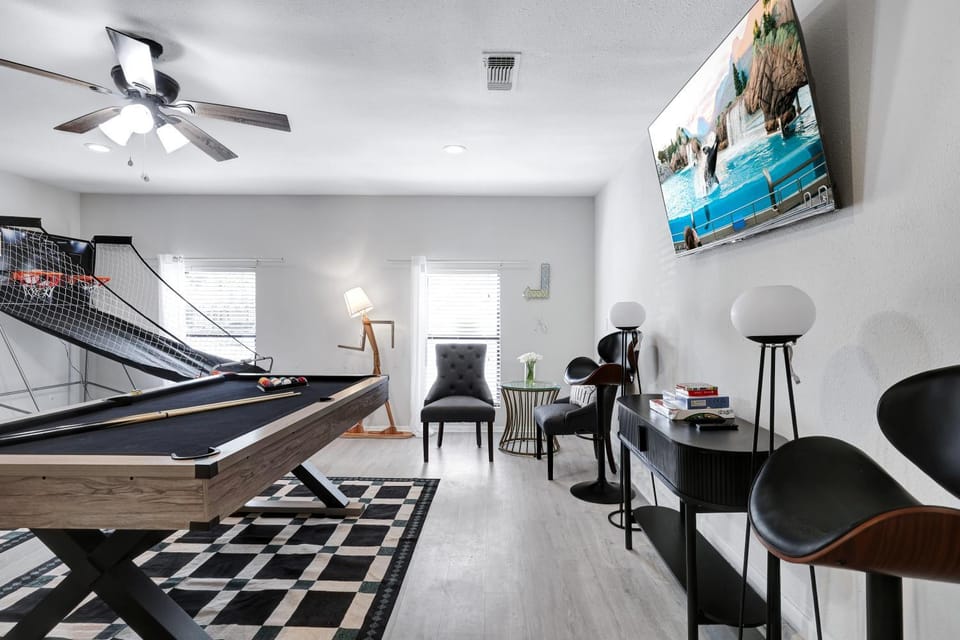 Modern Paradise Hot Tub Game Room Swing Set BBQ House in San Antonio