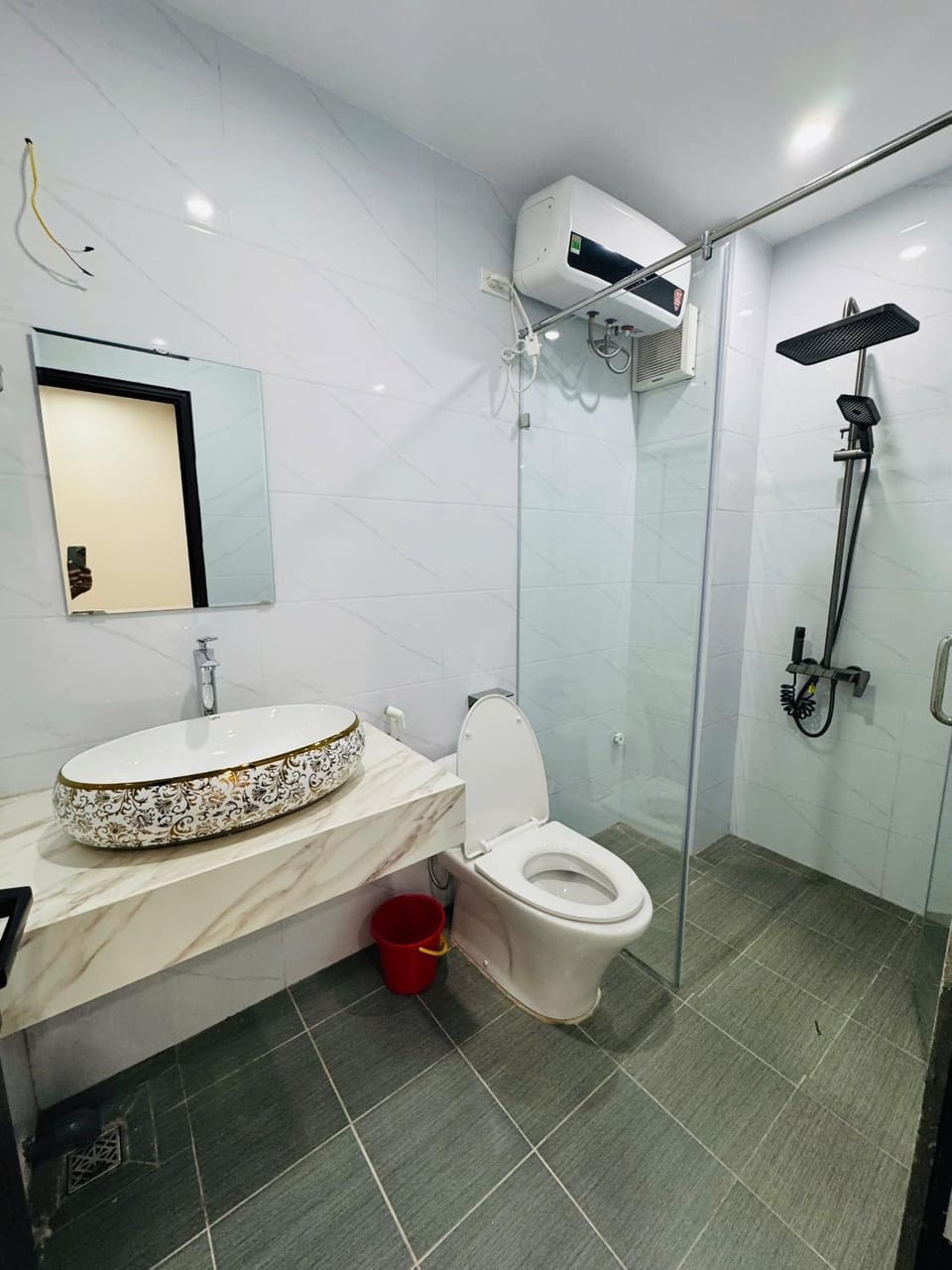 Shower, Toilet
