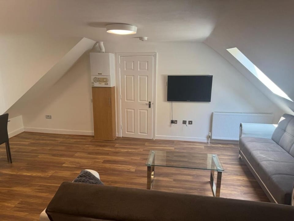 Comfy Two bedroom in Ealing Apartment in London Borough of Ealing