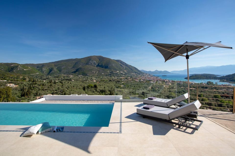 Nearby landmark, Balcony/Terrace, Pool view, Sea view, Swimming pool, sunbed