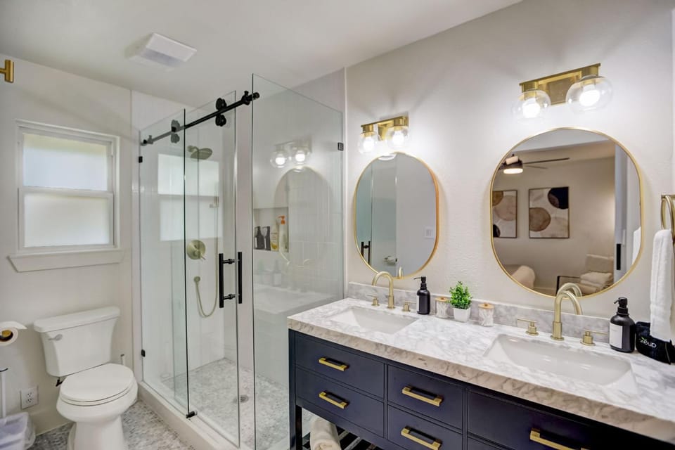 Shower, Bathroom, towels