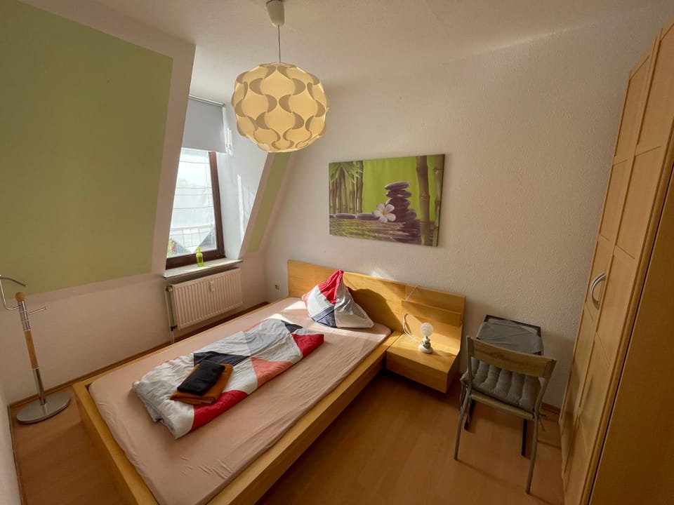 Bed, Photo of the whole room, Seating area, Bedroom, towels, wardrobe