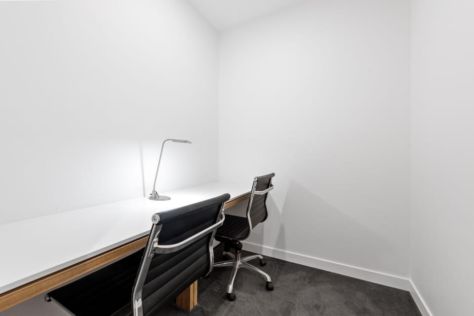 Central Valley Pad with Infinity Pool, Gym and Office! Apartment in Brisbane