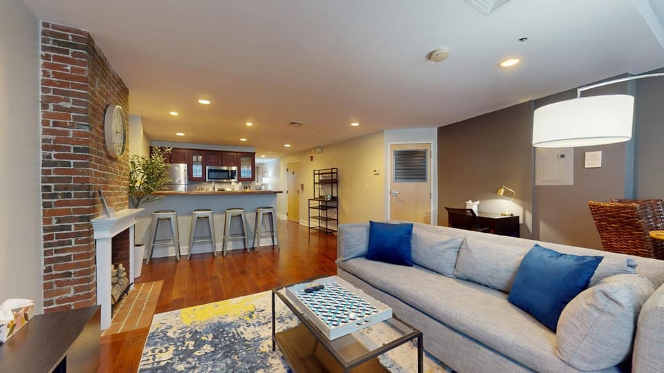 Spacious 1B in Faneuil HallQuincy Market Apartment in North End Boston