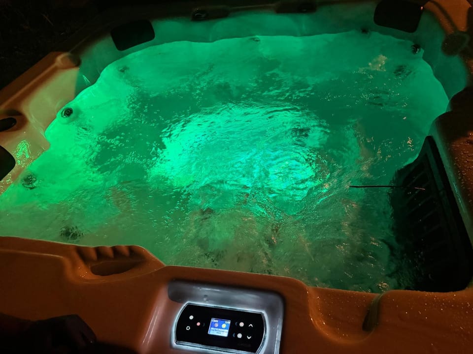 Hot Tub, Spa and wellness centre/facilities