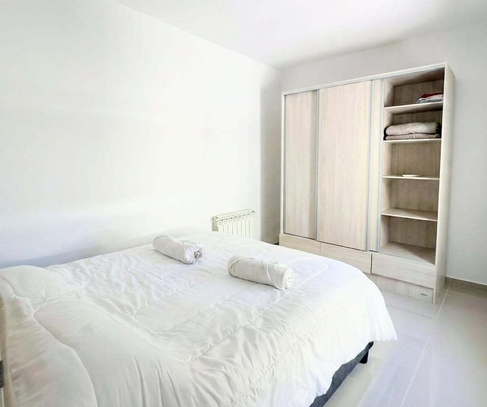 Bed, Photo of the whole room, wardrobe