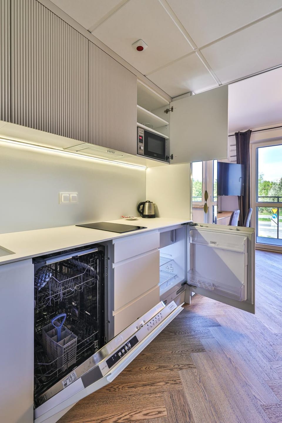 Kitchen or kitchenette, dishwasher, stove
