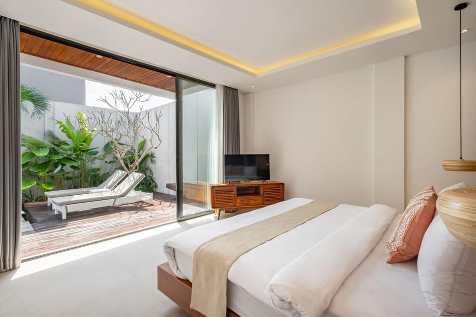 Bed, TV and multimedia, Bedroom