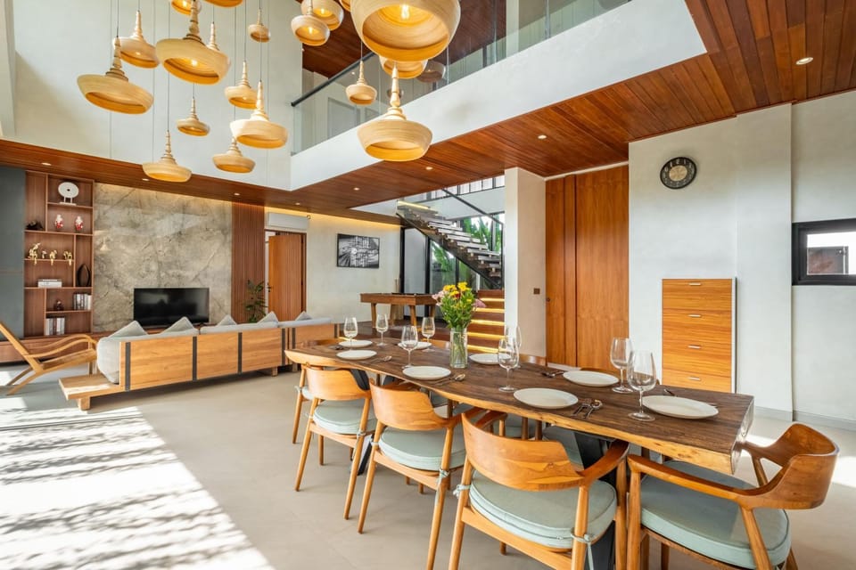 TV and multimedia, Living room, Seating area, Dining area
